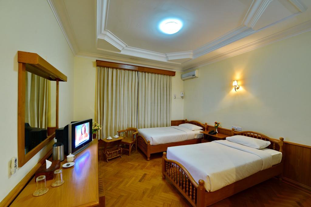 Win Unity Hotel Pyin Oo Lwin Exteriör bild